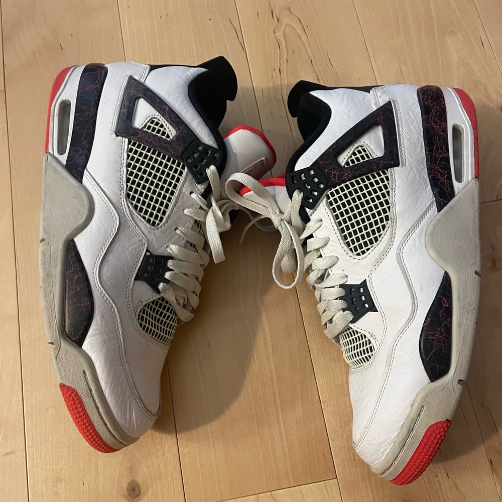 Jordan 4 Retro
Flight Nostalgia